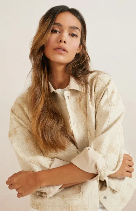 VESTE BEIGE À MOTIFS