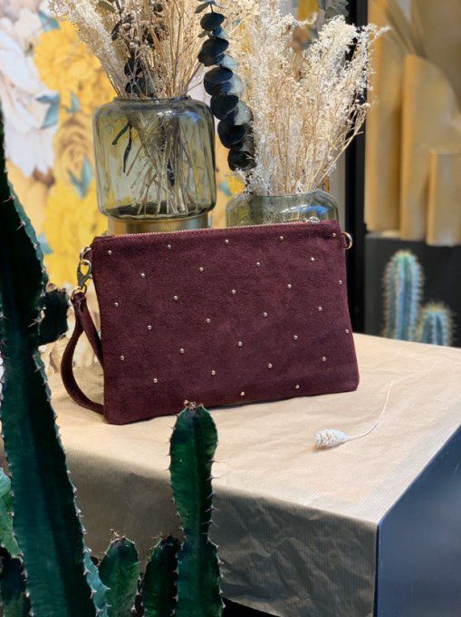 POCHETTE MOYENNE CLOUTÉE BORDEAUX 