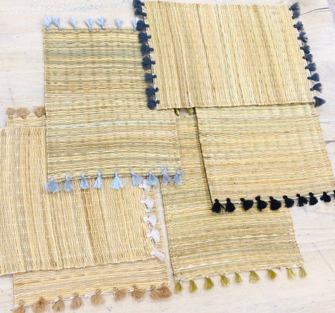 SET DE TABLE PAILLE POMPONS NOIR