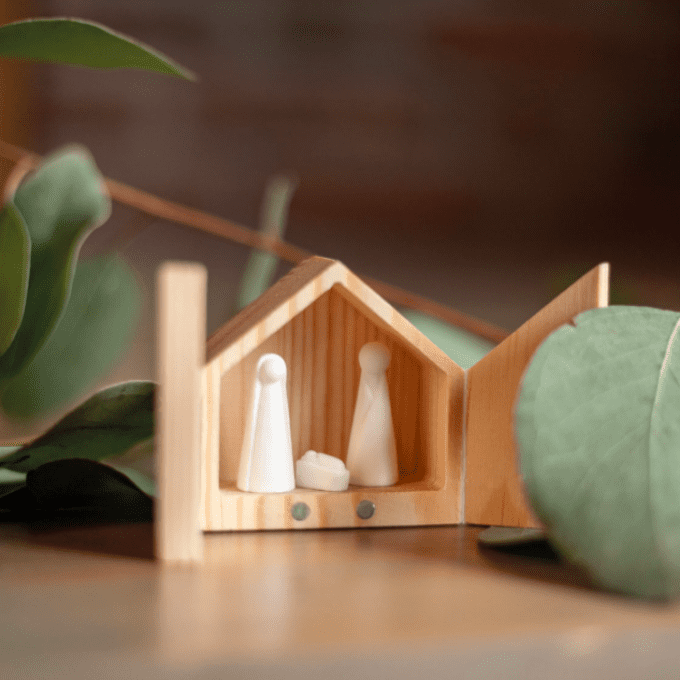MINI CRECHE DE NOEL AVEC FIGURINES