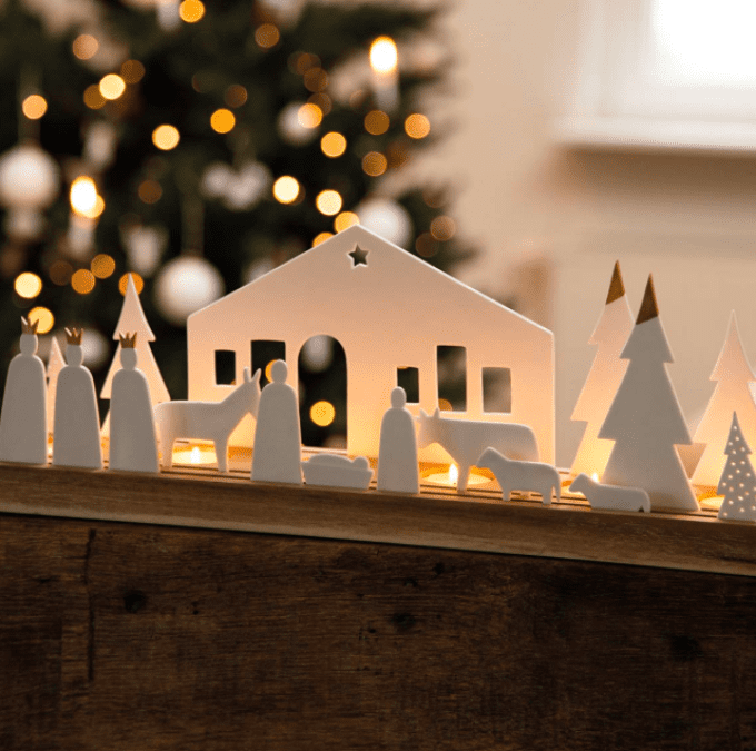 GRANDE CRÈCHE EN PORCELAINE ET BOIS