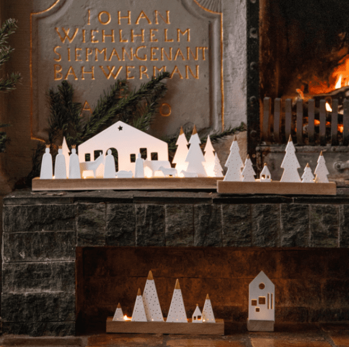 GRANDE CRÈCHE EN PORCELAINE ET BOIS