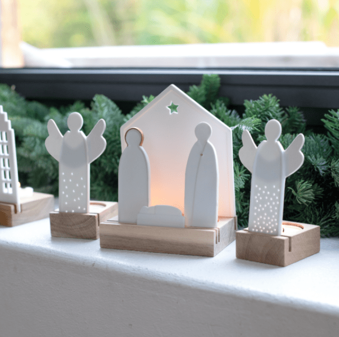 PETITE CRECHE DE NOEL AVEC FIGURINES