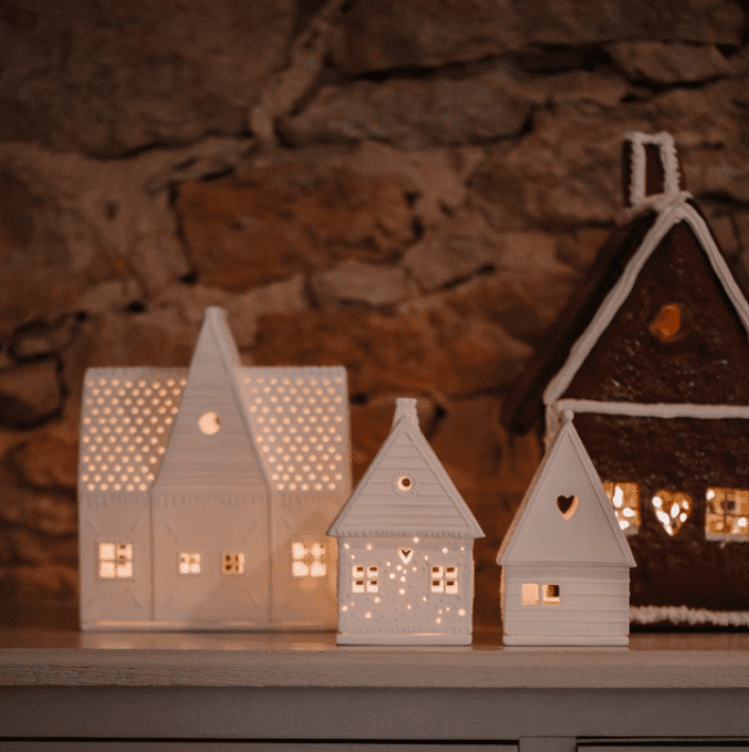 PETITE MAISON LUMINEUSE COEUR ET POIS EN PORCELAINE 