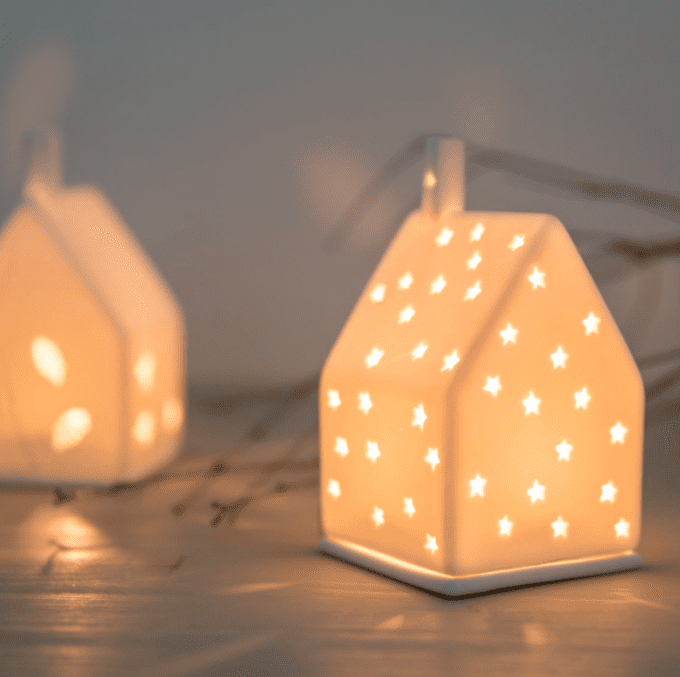 PETITE MAISON PHOTOPHORE PETITES ETOILES EN PORCELAINE 