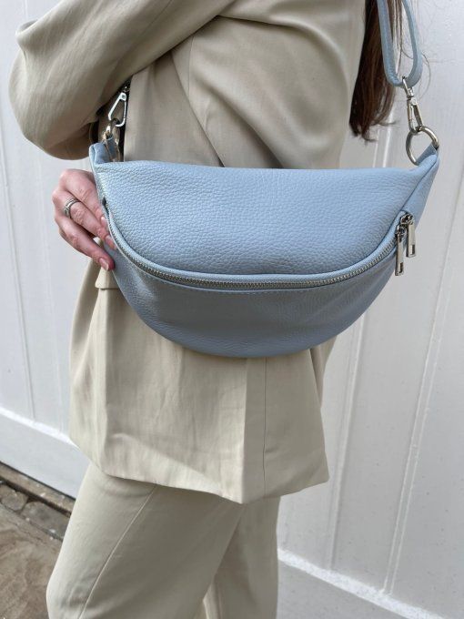 SAC BANANE CUIR GRAINÉ BLEU CIEL XL