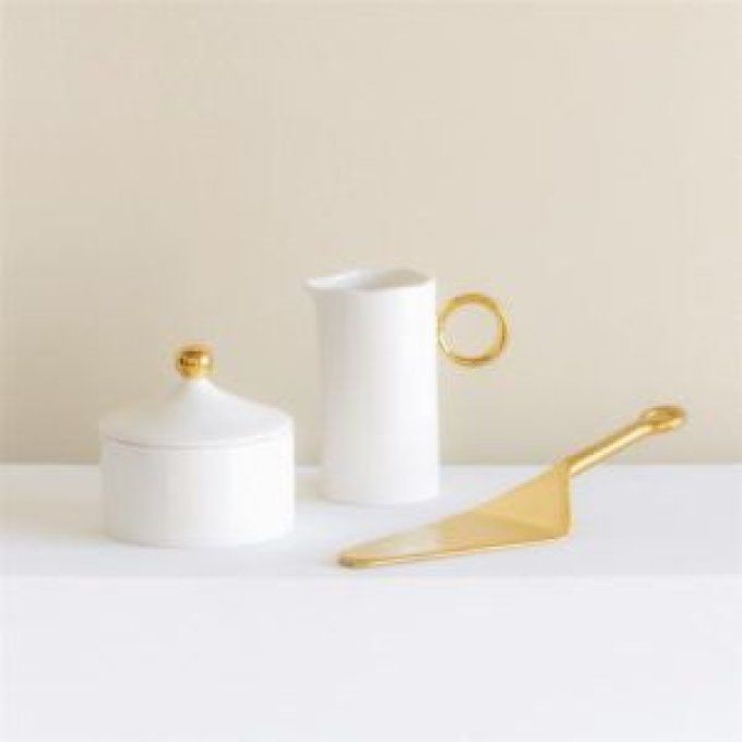 Pelle à gâteaux dorée