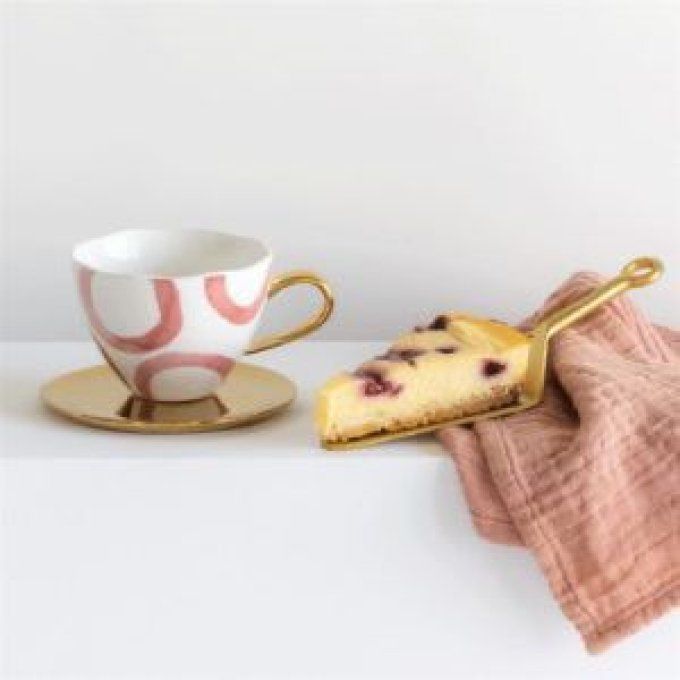 Pelle à gâteaux dorée