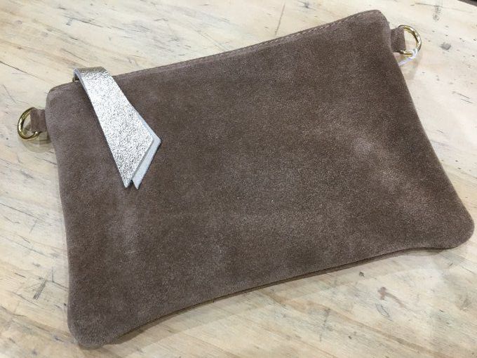 POCHETTE BANDOULIÈRE PM TAUPE